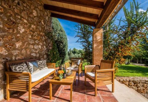 Llubi Holiday Home Sleeps 8 With Pool Air Con And Wifi