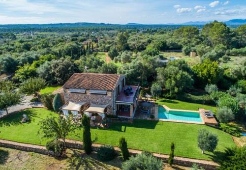 Llubi Holiday Home Sleeps 8 With Pool Air Con And Wifi