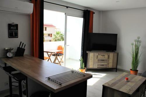 Modern And Lovely Apartment In Los Cristianos