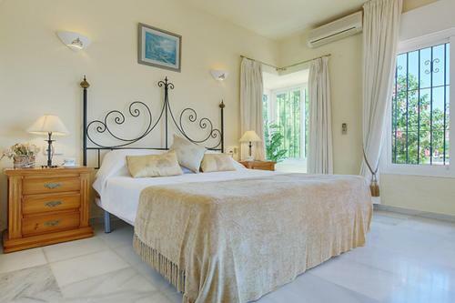 Malaga Villa Sleeps 8 Pool Air Con Wifi T801818