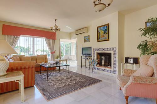 Malaga Villa Sleeps 8 Pool Air Con Wifi T801818