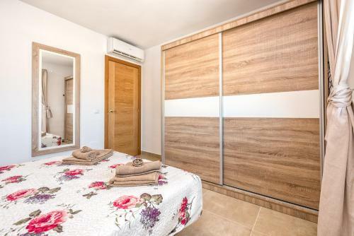 Malaga Station Apartment By Rafleys