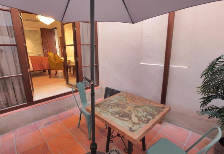 Anahita Boutique Hotel