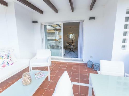 Luxurious Apartment In Marbella With Pool And Garden