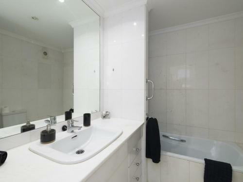 Apartamento de 2 Dormitorios En Las Gaviotas - Puerto Ban�s