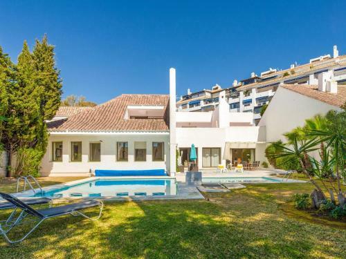 Luxury Villa 6 Puerto Banus