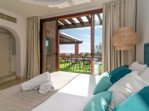 La Alzambra Peaceful Hideaway With Sea Views