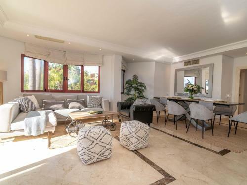 La Alzambra Peaceful Hideaway With Sea Views