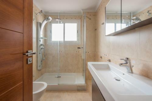 Downtown Seaview Apartment