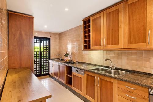 Apartamento de 2 Dormitorios En Bah�a de Alc�ntara