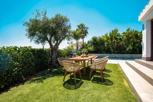 Designer Villa Luxury Cinema Pool View Nueva Andalucia