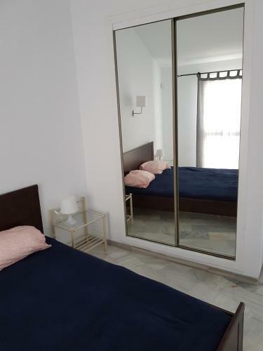 Sunny And Spacious Apartment With Own Entrance To Pool