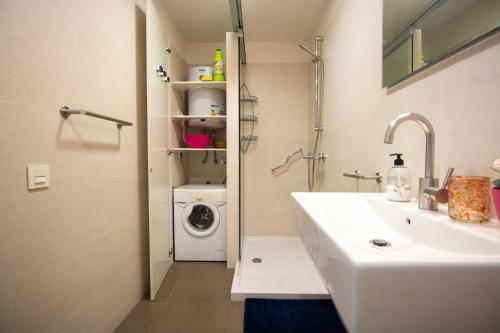 Interesting Apartment Near Beach