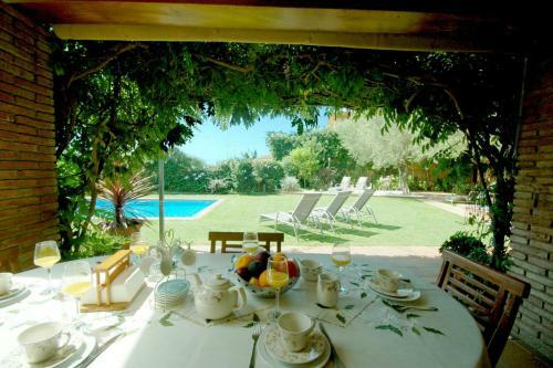 Mont-ras Villa Sleeps 8 With Pool Air Con And Wifi