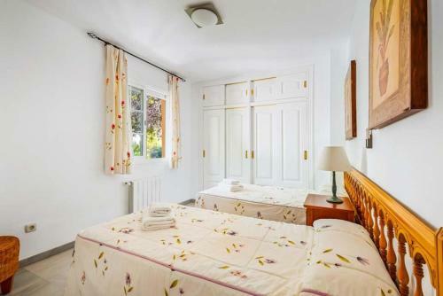 Nerja Villa Sleeps 6 With Pool Air Con And Wifi