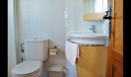 Santa Creu Dels Juglars Villa Sleeps 4 With Pool