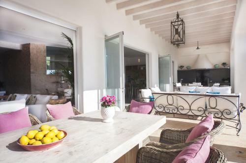 Cala Mayor Villa Sleeps 10 With Pool Air Con And Wifi