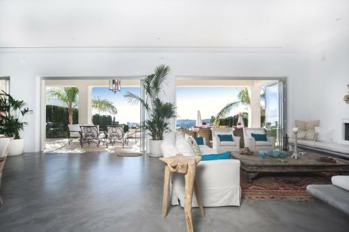 Cala Mayor Villa Sleeps 10 With Pool Air Con And Wifi