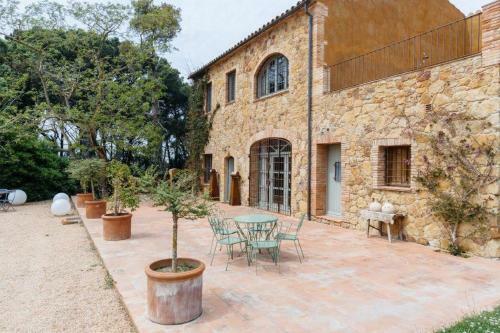 Pals Holiday Home Sleeps 14 With Pool And Air Con