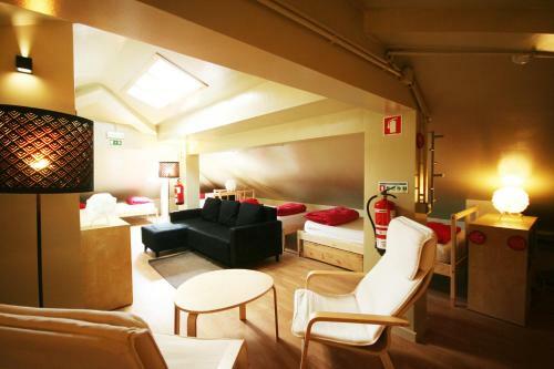 Pilot Design Hostel & Bar