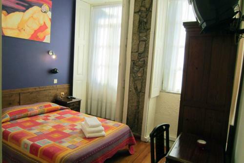 Hostal Duas Na��es Guest House