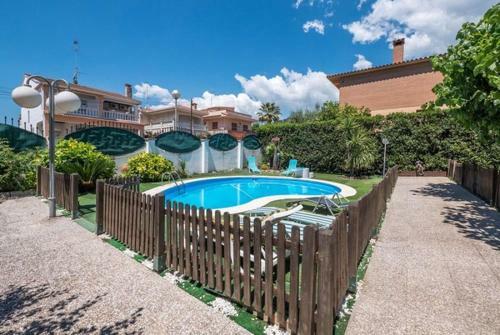 Pineda de Mar Villa Sleeps 10 Pool Wifi