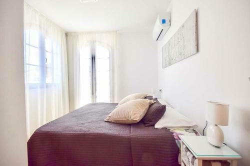 Playa Blanca Villa Sleeps 4 With Pool Air Con And Wifi