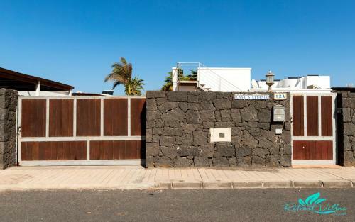 Charming 4-bed Villa In Playa Blanca