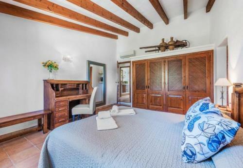 Villa In Pollenca Sleeps 6 Includes Swimming Pool Air Con And Wifi 7
