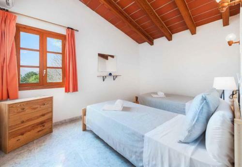 Villa In Pollenca Sleeps 10 With Pool Air Con And Wifi