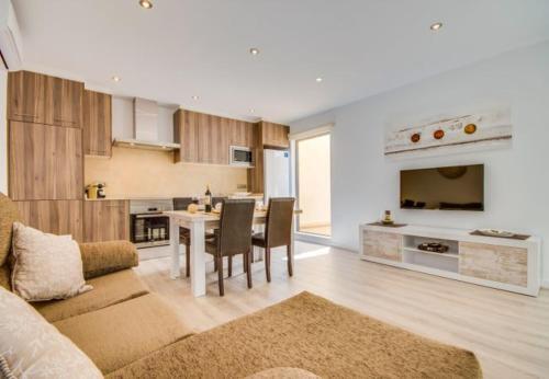 Pollenca Holiday Home Sleeps 5 With Air Con And Wifi
