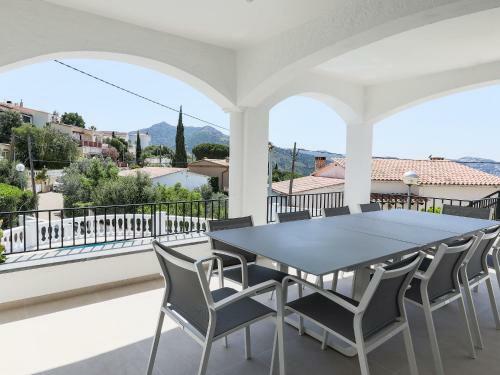 Elegant Villa In Roses With Private Swimming Pool
