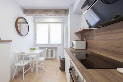 New Gorgeous Central Apartment - Beachfront - 3 Bd