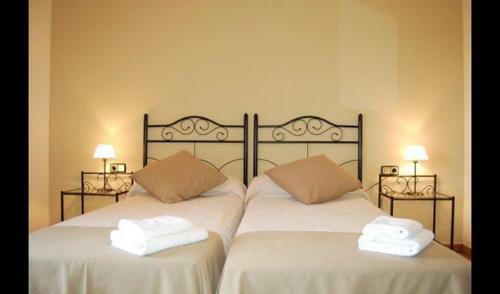 Santa Maria de Merles Villa Sleeps 14 With Pool