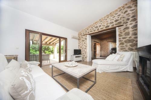 Selva Villa Sleeps 6 With Pool Air Con And Wifi