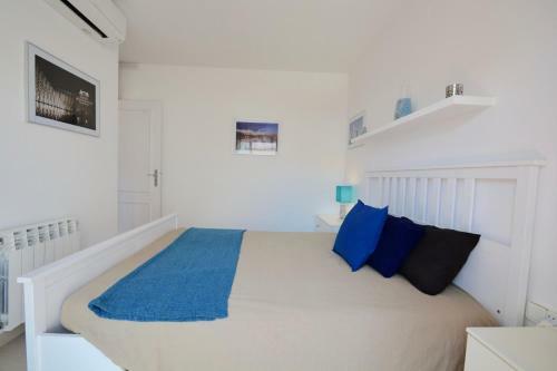 Aqua Large 3 Bed Apartment Looking On To The Beach