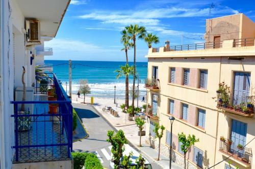 Aqua Large 3 Bed Apartment Looking On To The Beach
