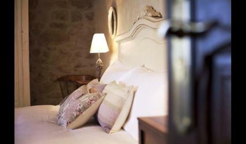 Solsona Villa Sleeps 15 With Pool