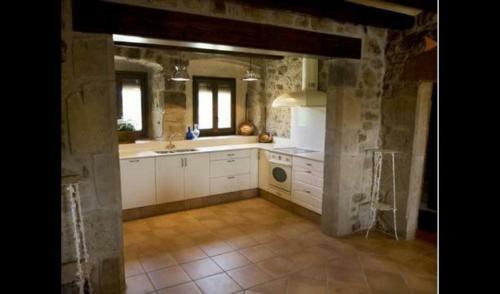 Solsona Villa Sleeps 14 With Pool