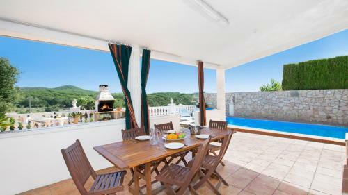 Villa In Tordera Sleeps 8 With Pool