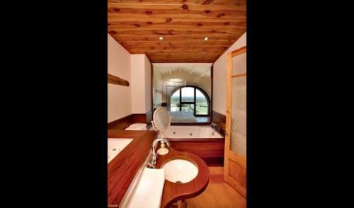 Tiurana Villa Sleeps 20 With Pool And Air Con