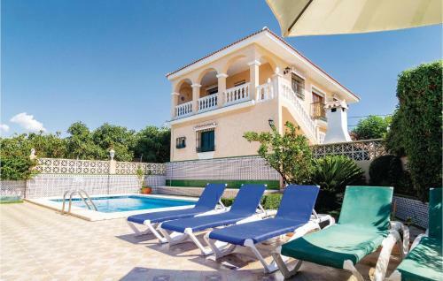 Three-bedroom Holiday Home In Torrox
