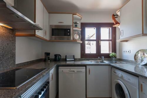 Lets Holidays Apartment La Guardia