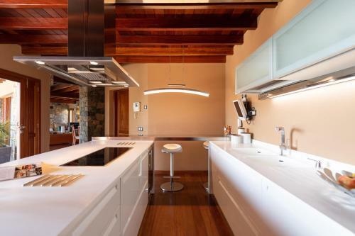Oasis Villa With Swimming Pool In 4000m2 Garden
