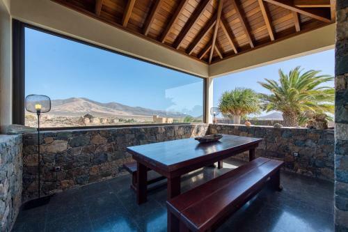 Oasis Villa With Swimming Pool In 4000m2 Garden