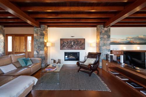 Oasis Villa With Swimming Pool In 4000m2 Garden