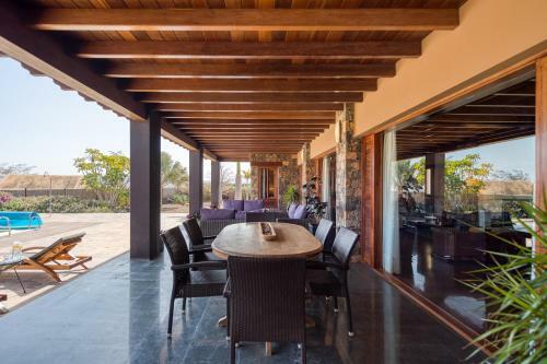 Oasis Villa With Swimming Pool In 4000m2 Garden