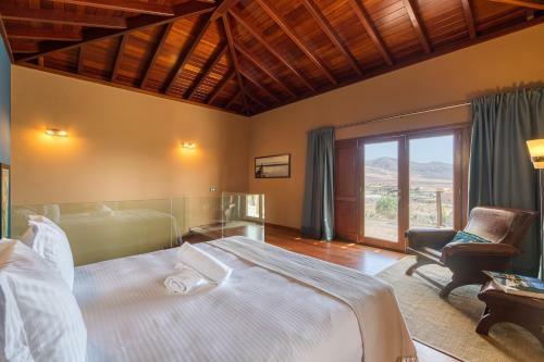Oasis Villa With Swimming Pool In 4000m2 Garden