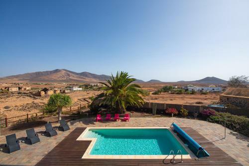 Oasis Villa With Swimming Pool In 4000m2 Garden