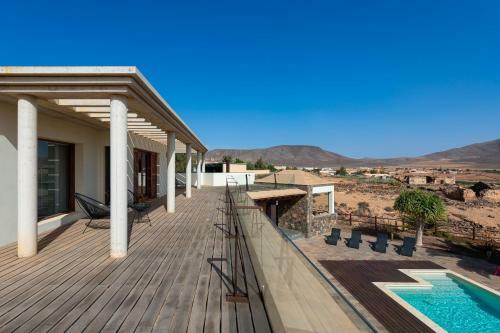 Oasis Villa With Swimming Pool In 4000m2 Garden